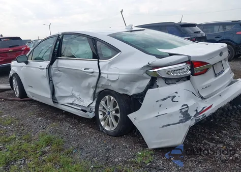 2019 Ford Fusion Hybrid Se z USA, uszkodzony, nr VIN 3FA6P0LU0KR197104